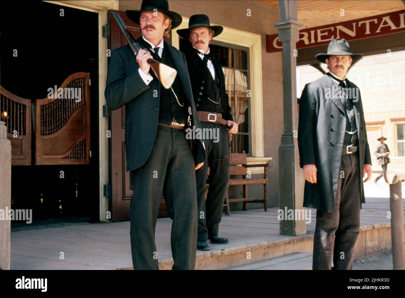 MICHAEL MADSEN, LINDEN ASHBY, Kevin Costner, WYATT EARP, 1994 Foto Stock