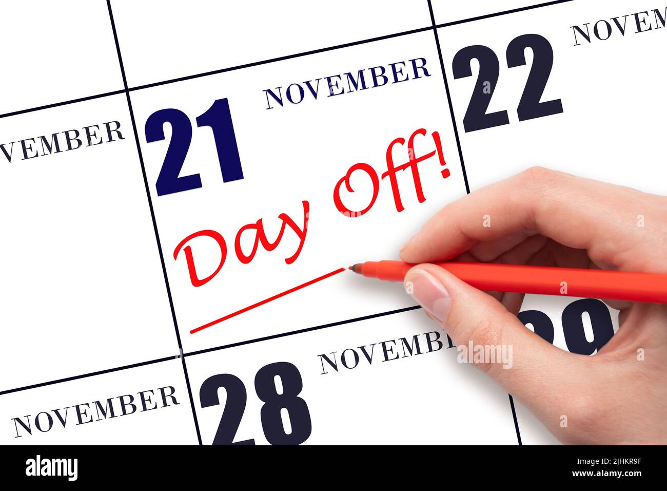 21st novembre. Scrivere a mano il testo GIORNO OFF e disegnare una linea sulla data di calendario 21 novembre. Concetto di pianificazione delle vacanze. Mese autunnale, giorno della y Foto Stock