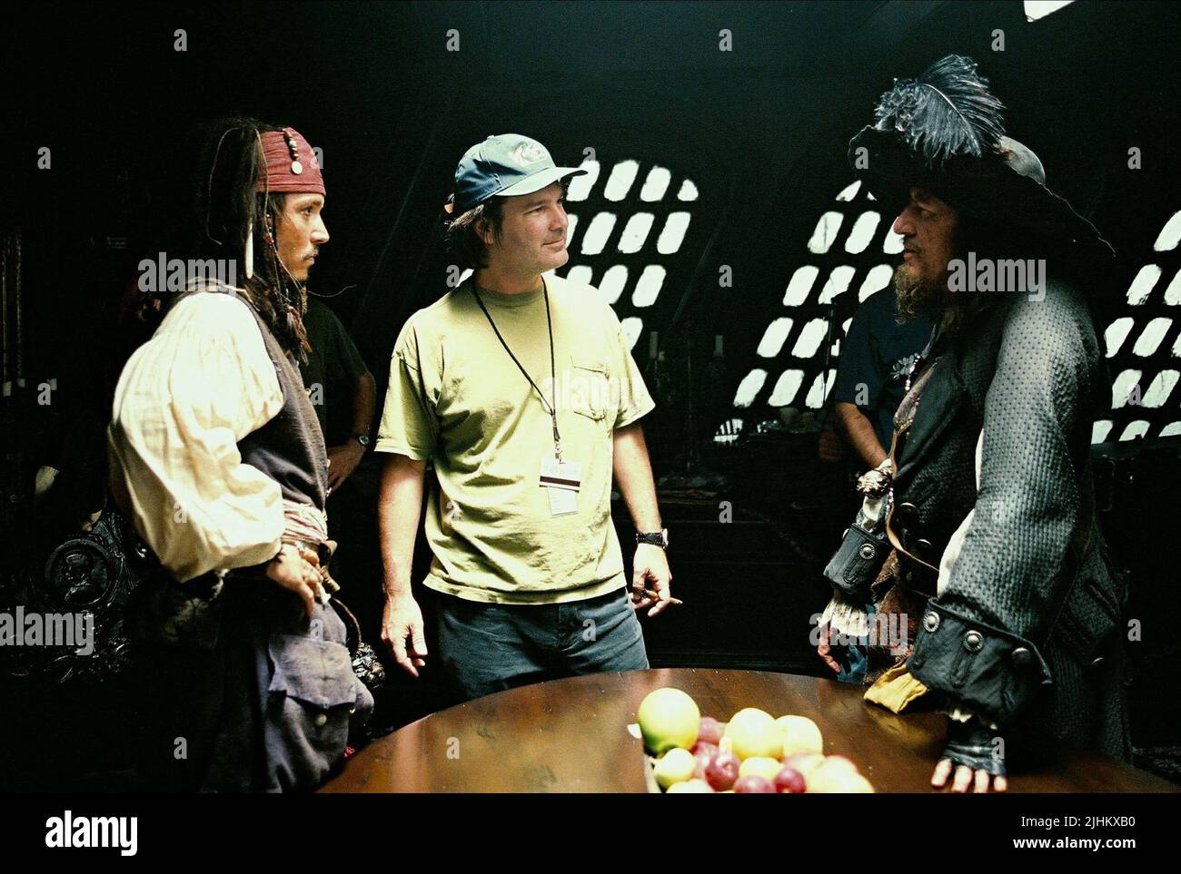 JOHNNY DEPP, Gore Verbinski, GEOFFREY RUSH, pirati dei Caraibi: La maledizione della perla nera, 2003 Foto Stock