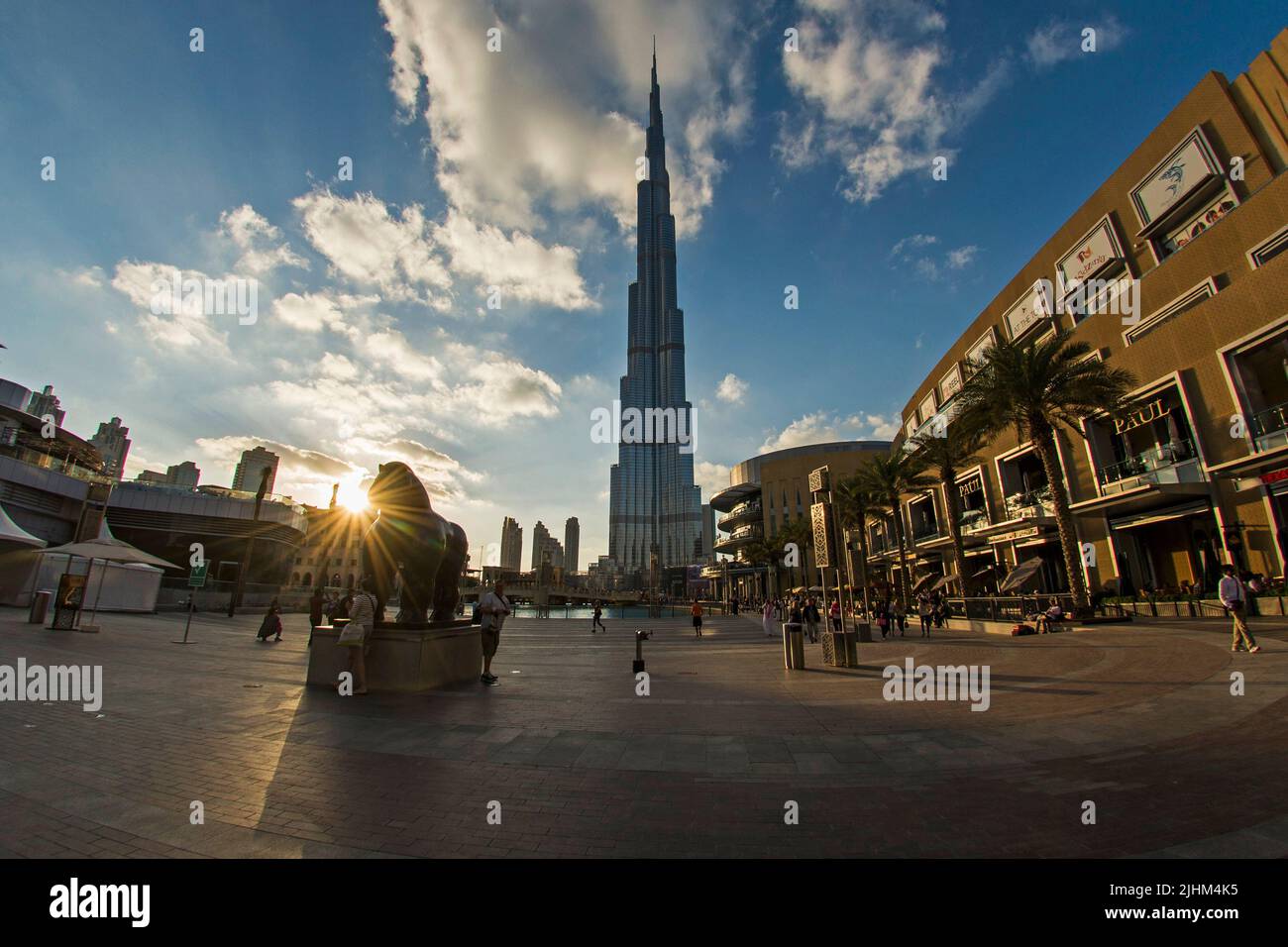Splendida vista sul Burj Khalifa e su altri skyline di Dubai, Dubai, Emirati Arabi Uniti Foto Stock