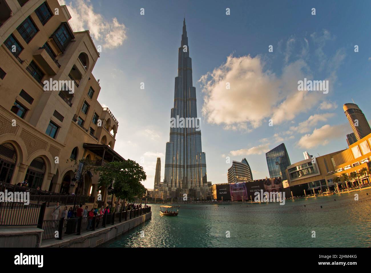 Splendida vista sul Burj Khalifa e su altri skyline di Dubai, Dubai, Emirati Arabi Uniti Foto Stock