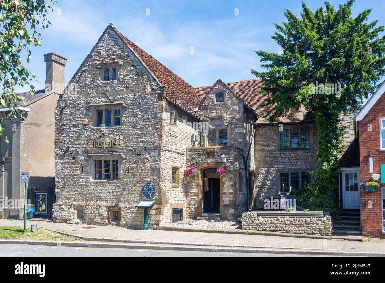 Il XIV secolo The Olde Pub di menta, Coventry Street, Southam, Warwickshire, Inghilterra, Regno Unito Foto Stock