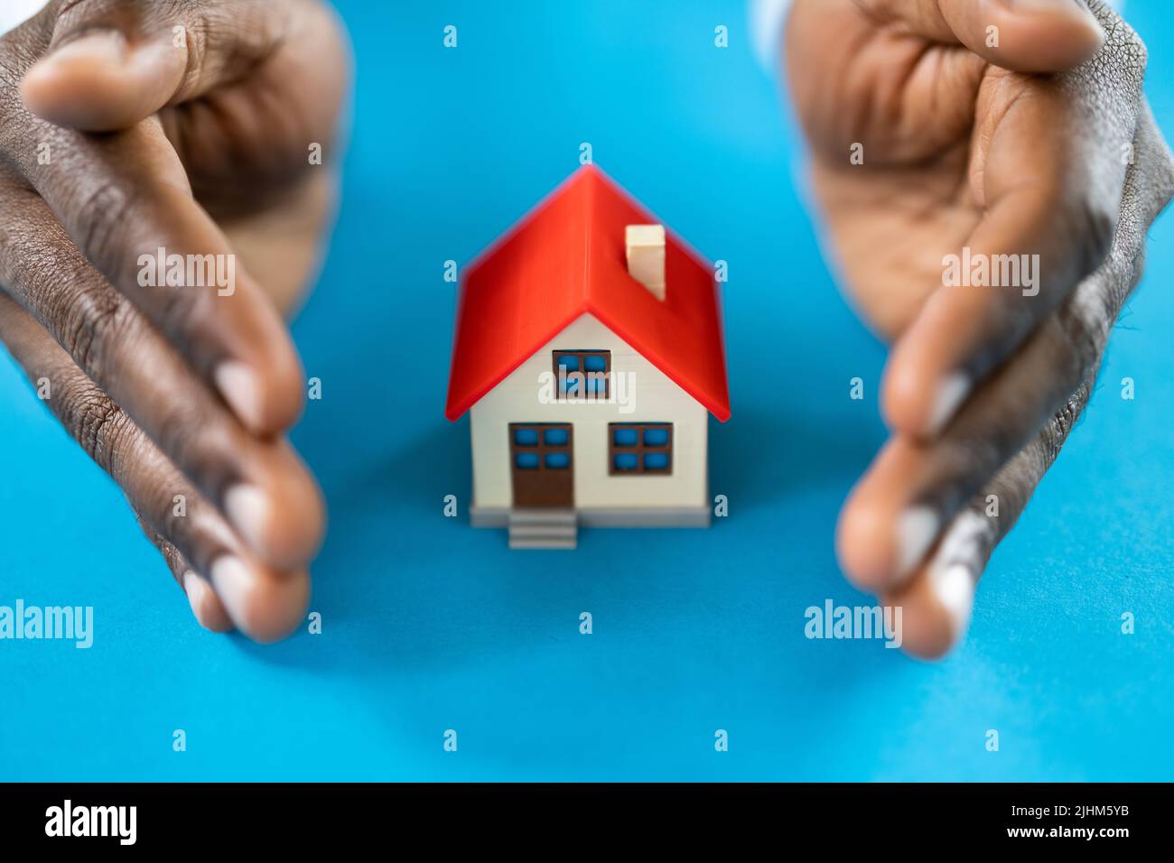 Assicurazione e copertura ipotecarie della casa afroamericana Foto Stock