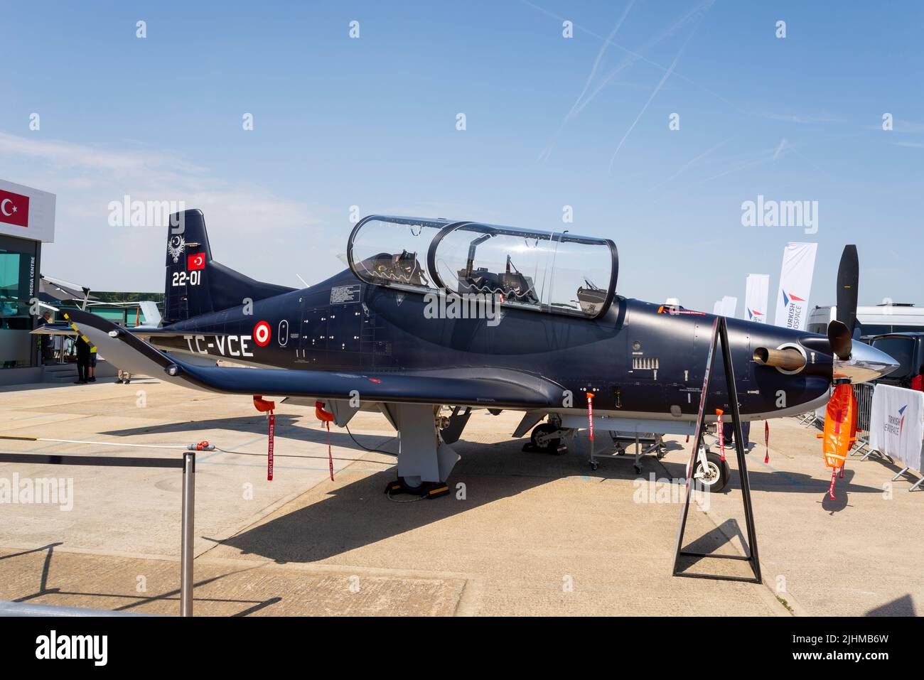 Turkish Aerospace Industries Hürkuş al Farnborough International Airshow 2022. Nuovo allenatore di base e velivolo da attacco a terra per le forze armate turche Foto Stock