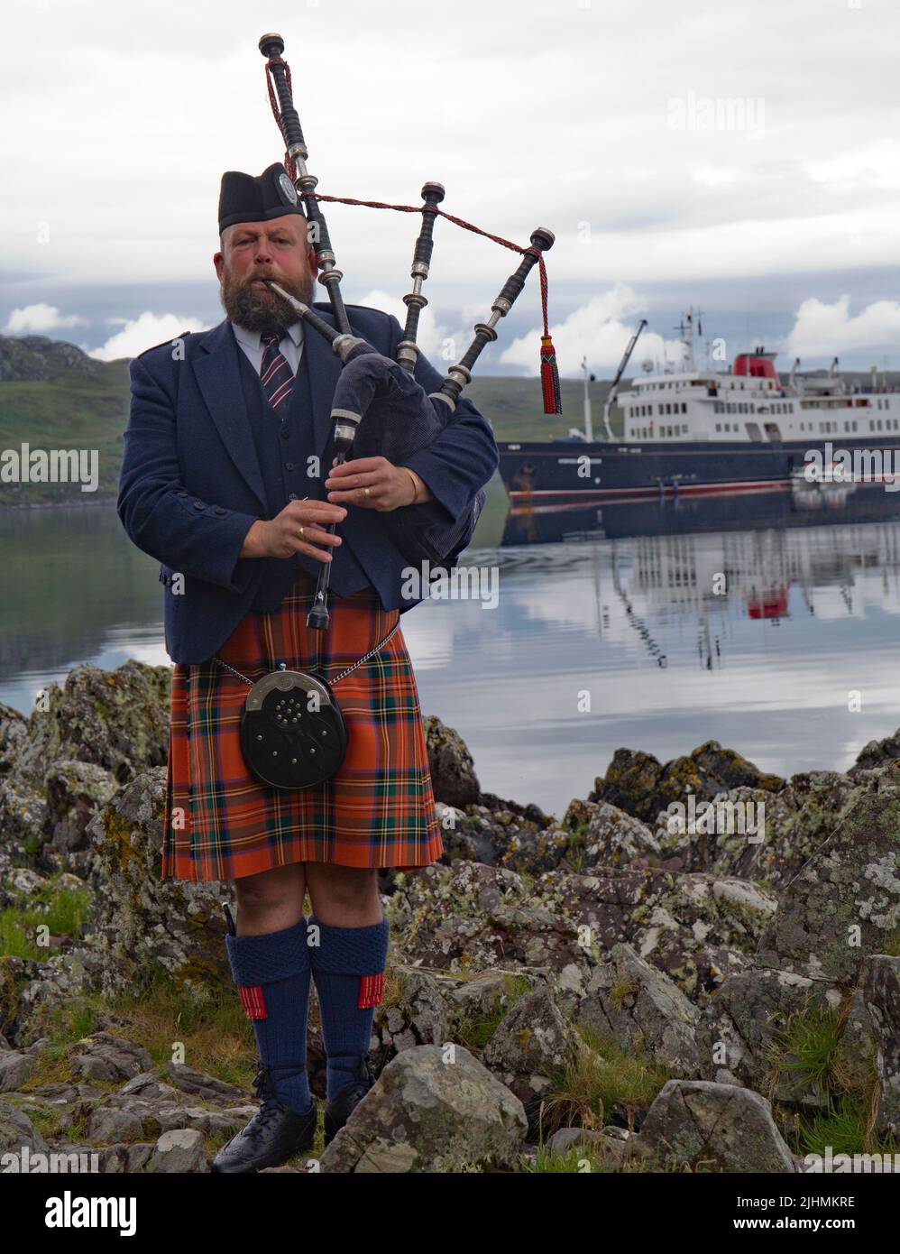 Piper Neil Rathbone a Inverewe Gardens, Wester Ross, Scozia. Foto Stock