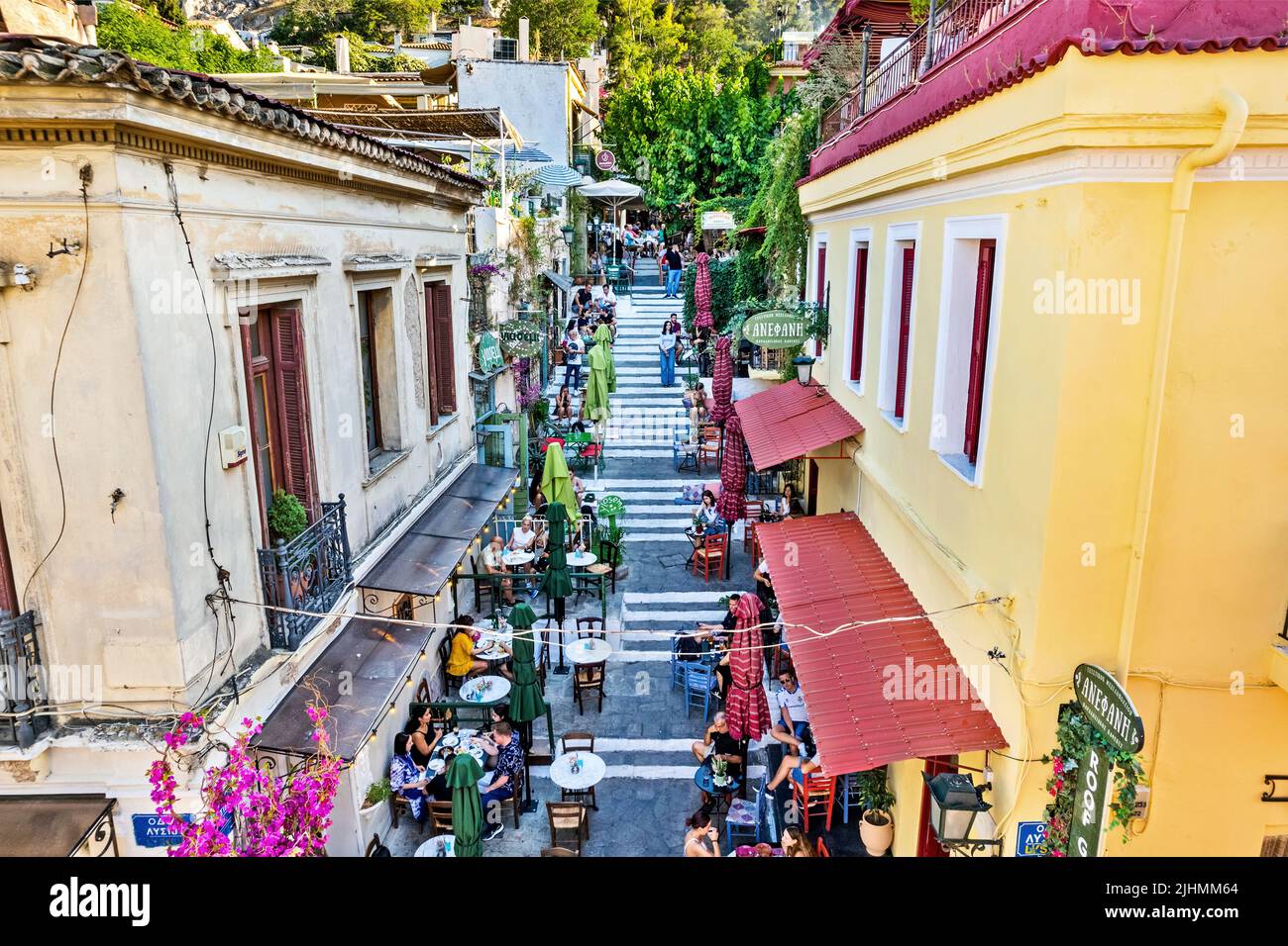 I famosi gradini di Mnisikleous strada, Plaka quartiere (il 'quartiere degli dei'), centro storico o Atene, Attica, Grecia. Foto Stock