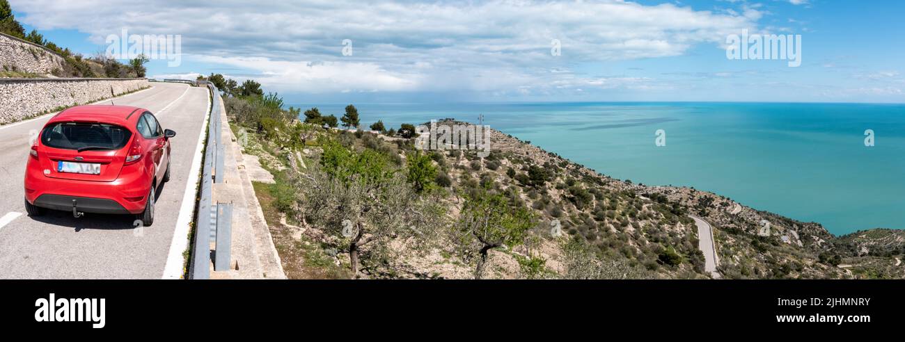 Bel paesaggio montano a Manfredonia sulla Penisola del Gargano, Italia Foto Stock