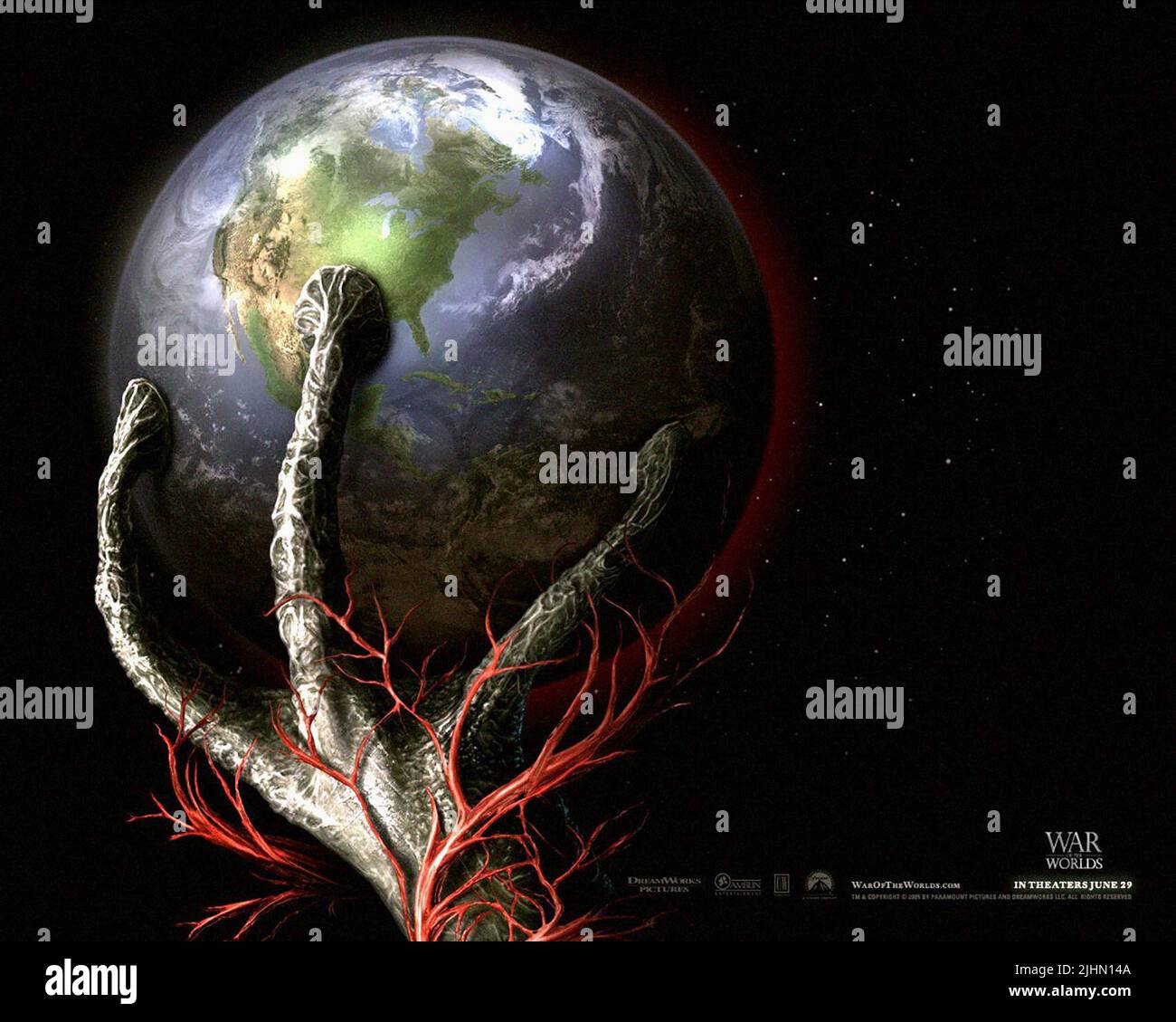 LA MANO ALIENA AFFERRA LA TERRA, LA GUERRA DEI MONDI, 2005 Foto Stock