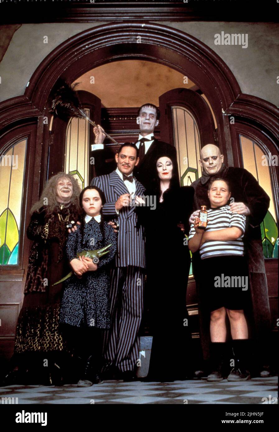 CAROL KANE, Christina Ricci, RAUL JULIA, CAREL STRUYCKEN, Anjelica Huston, CHRISTOPHER LLOYD, JIMMY WORKMAN, ADDAMS valori familiari, 1993 Foto Stock