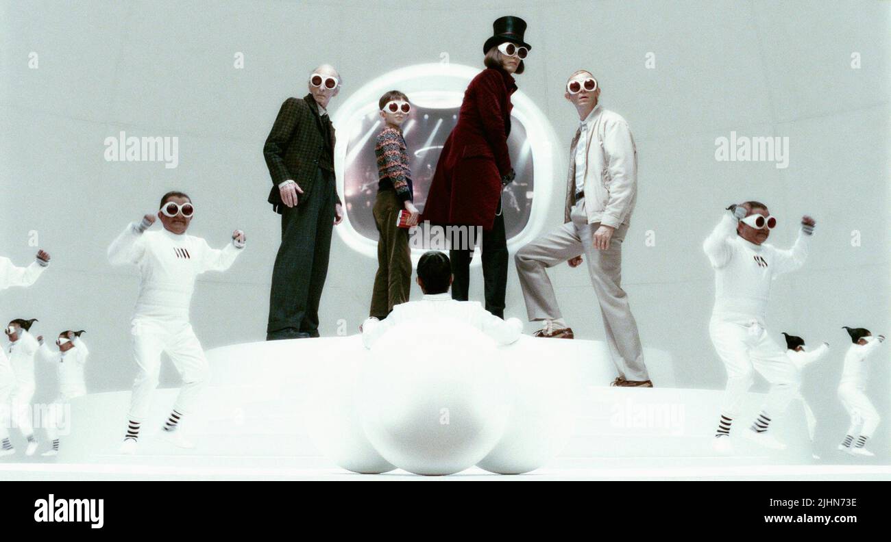 DAVID KELLY, Freddie Highmore, Johnny Depp, ADAM GODLEY, Charlie e la fabbrica di cioccolato, 2005 Foto Stock