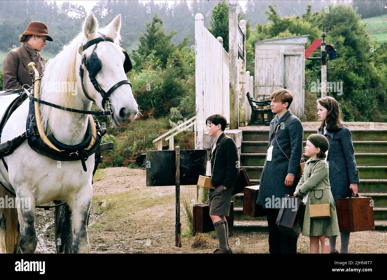 SKANDAR KEYNES, William Moseley GEORGIE HENLEY ANNA POPPLEWELL, Le cronache di Narnia: Il leone la strega e l'armadio, 2005 Foto Stock