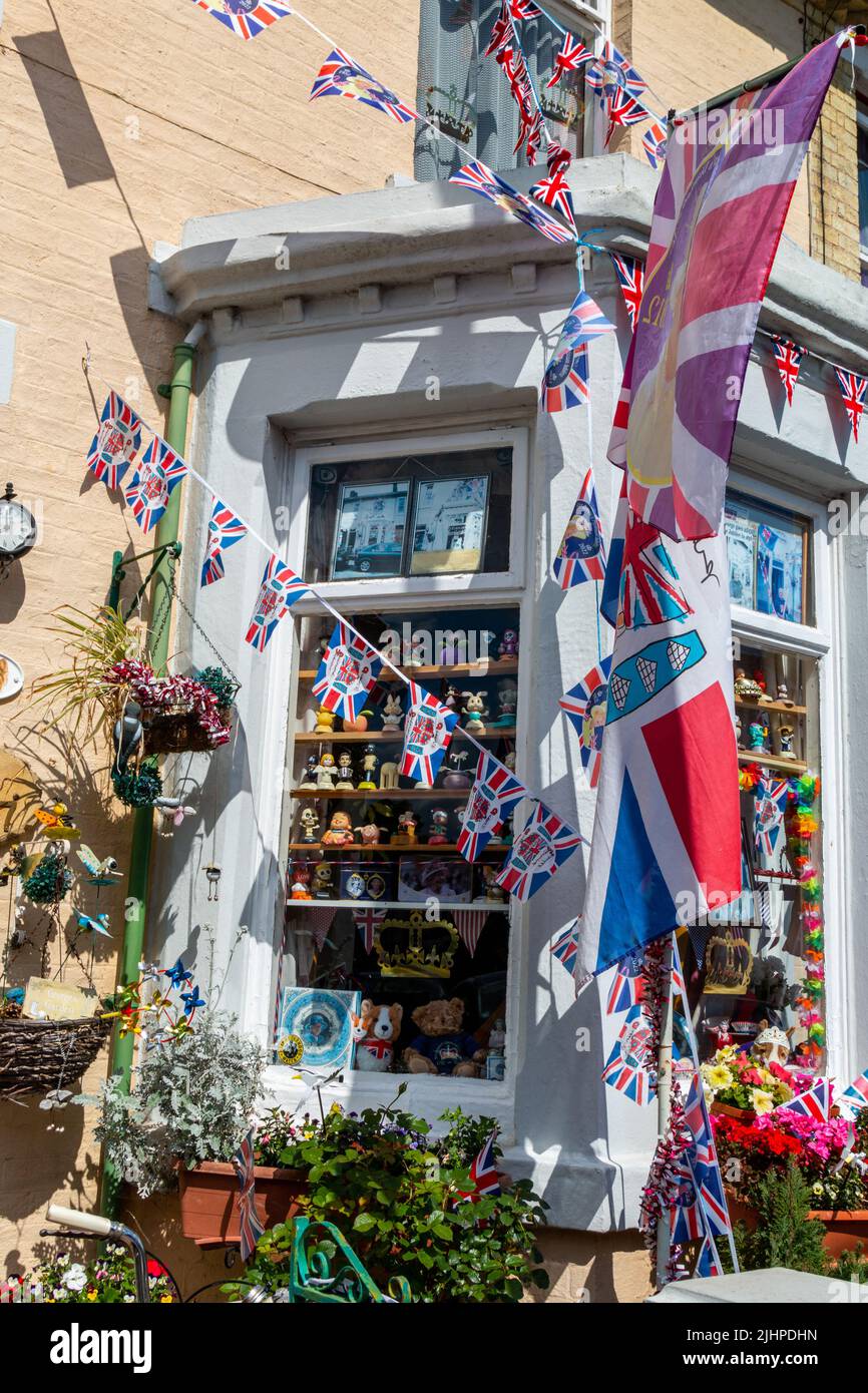 Una casa pesantemente decorata che celebra il Platinum Jubilee della Regina Elisabetta II Foto Stock