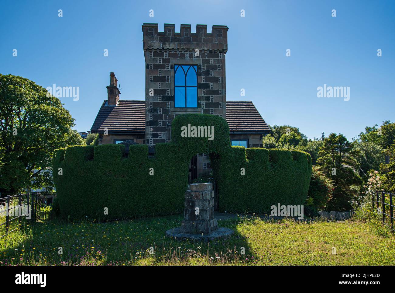 Fotografia di casa, campagna, torre, privacy, recinzione, Hedge, isola di Bute Foto Stock