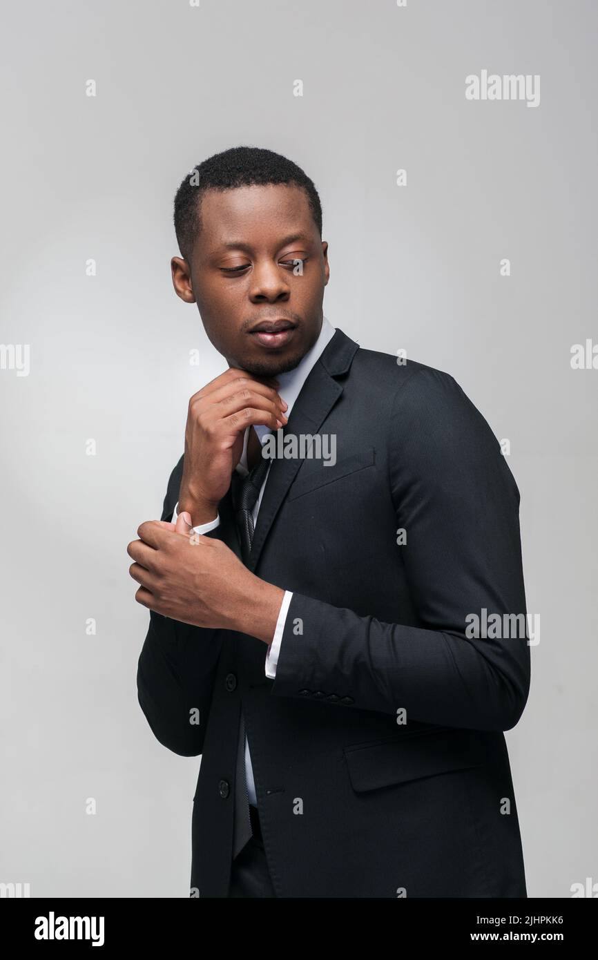 Ragazzo Afroamericano in costoso abito nero fantasia Foto Stock