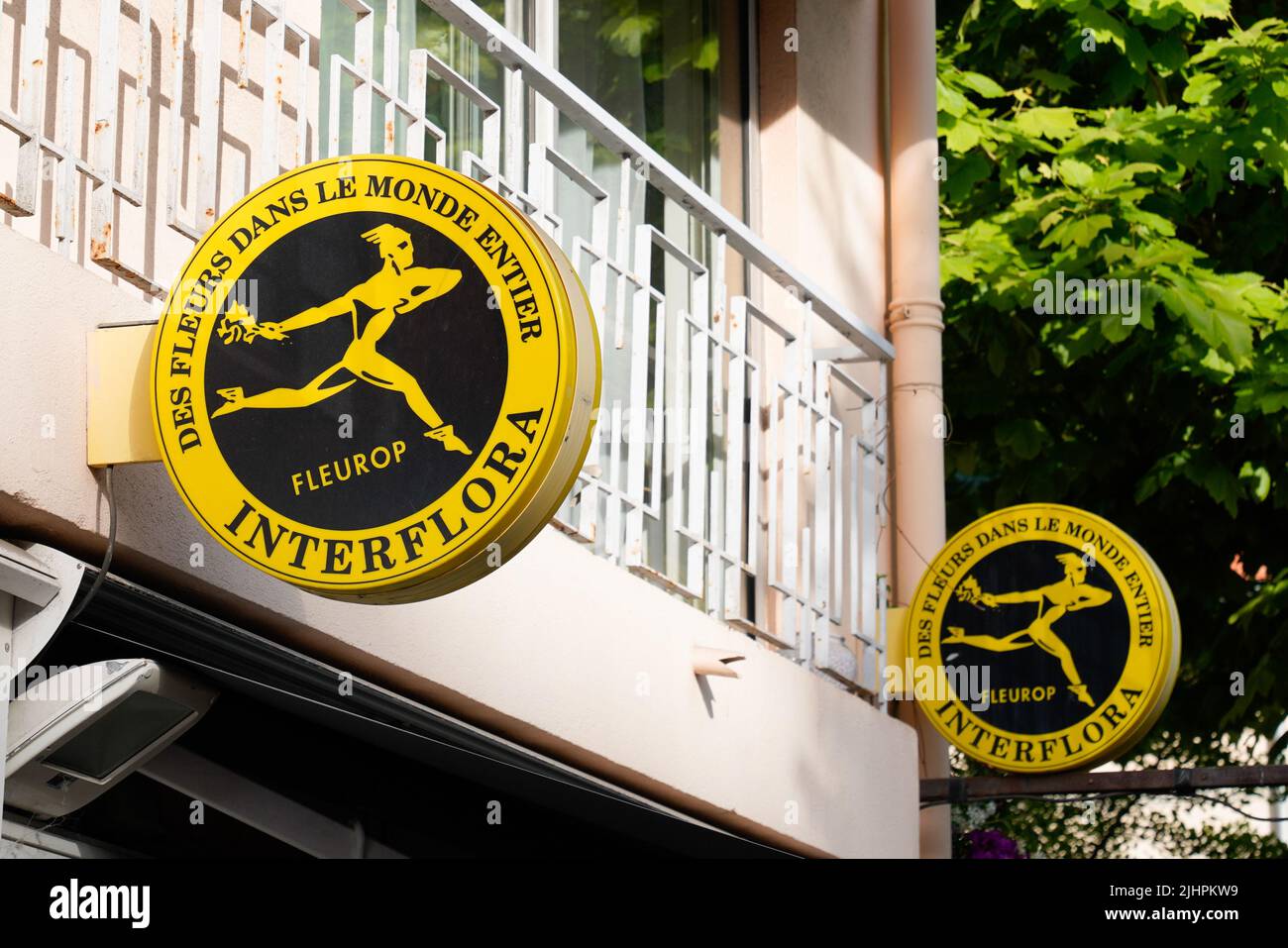 Bordeaux , Aquitaine Francia - 07 14 2022 : interflora fleurop marchio e testo segno fiori negozio facciata azienda Foto Stock