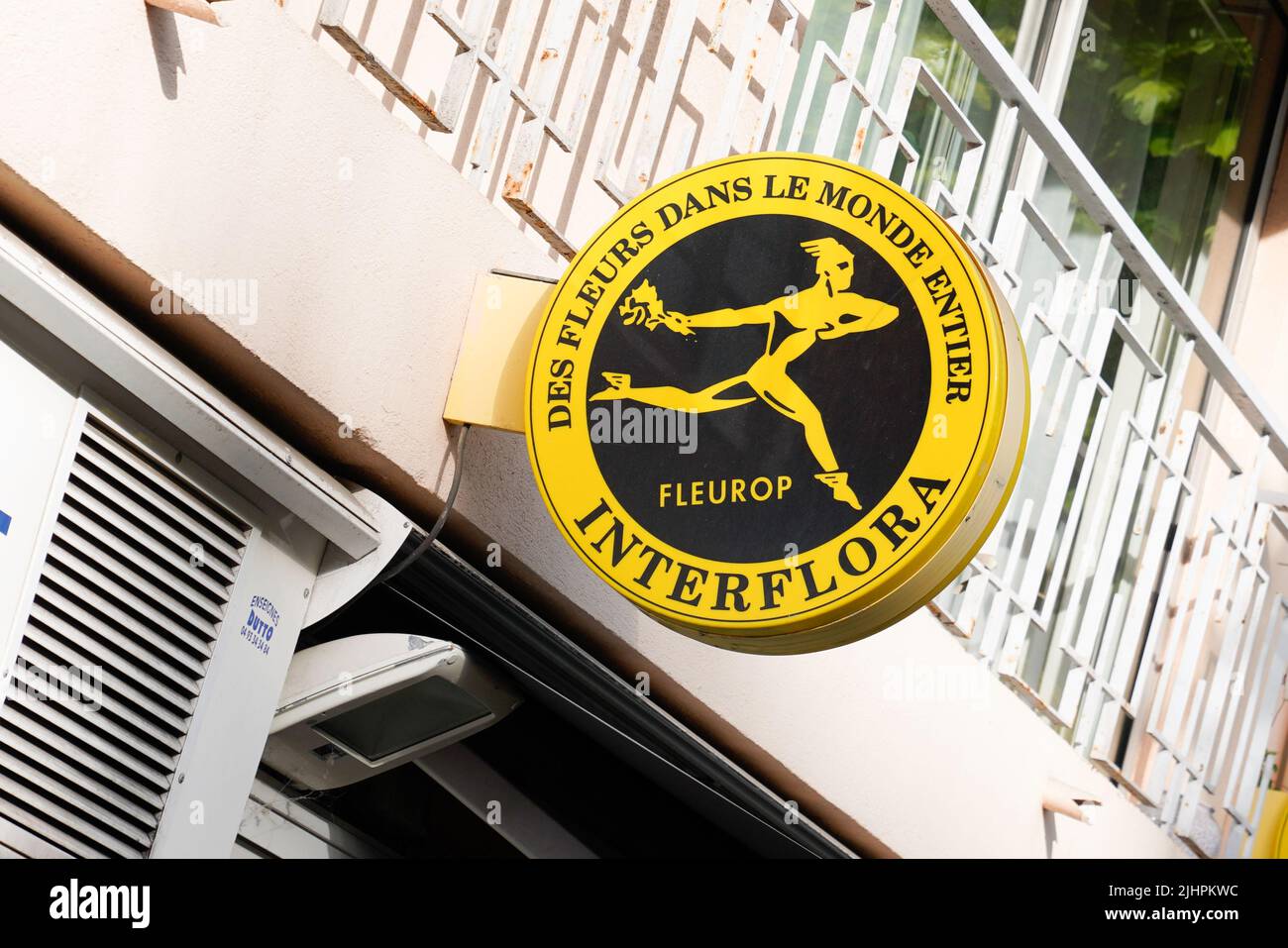 Bordeaux , Aquitaine Francia - 07 14 2022 : interflora fleurop logo marchio e testo segno fiori negozio Foto Stock