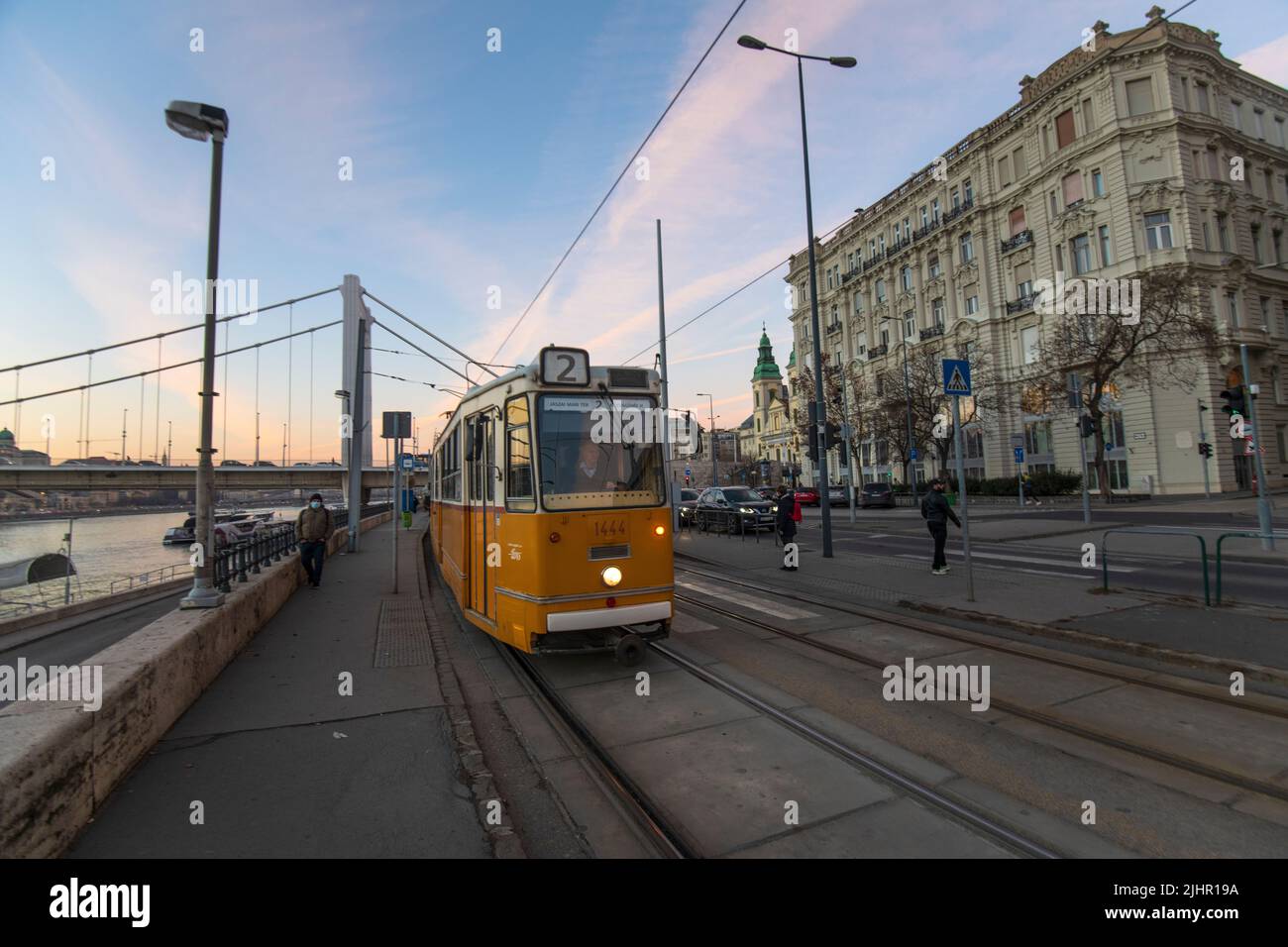 Tram a Budapest, Pesti anche rakpart. Ungheria Foto Stock