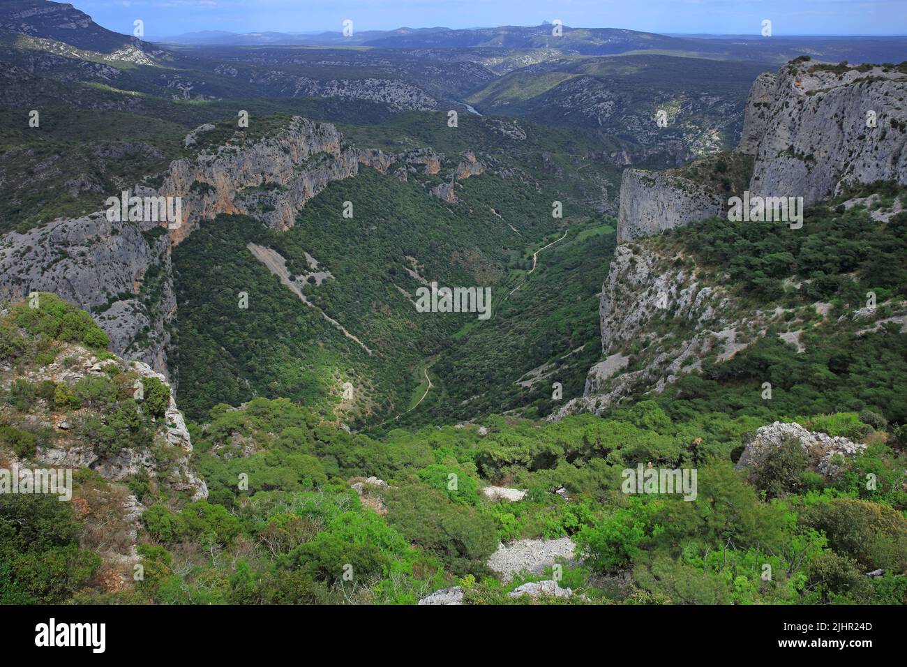 Francia, Hérault (34) Saint-Guilhem-le-Désert, depuis les falaises, le cirque de l'Infernet / Francia, Hérault Saint-Guilhem-le-Désert, dalle scogliere, il circo di Infernet / Foto Stock