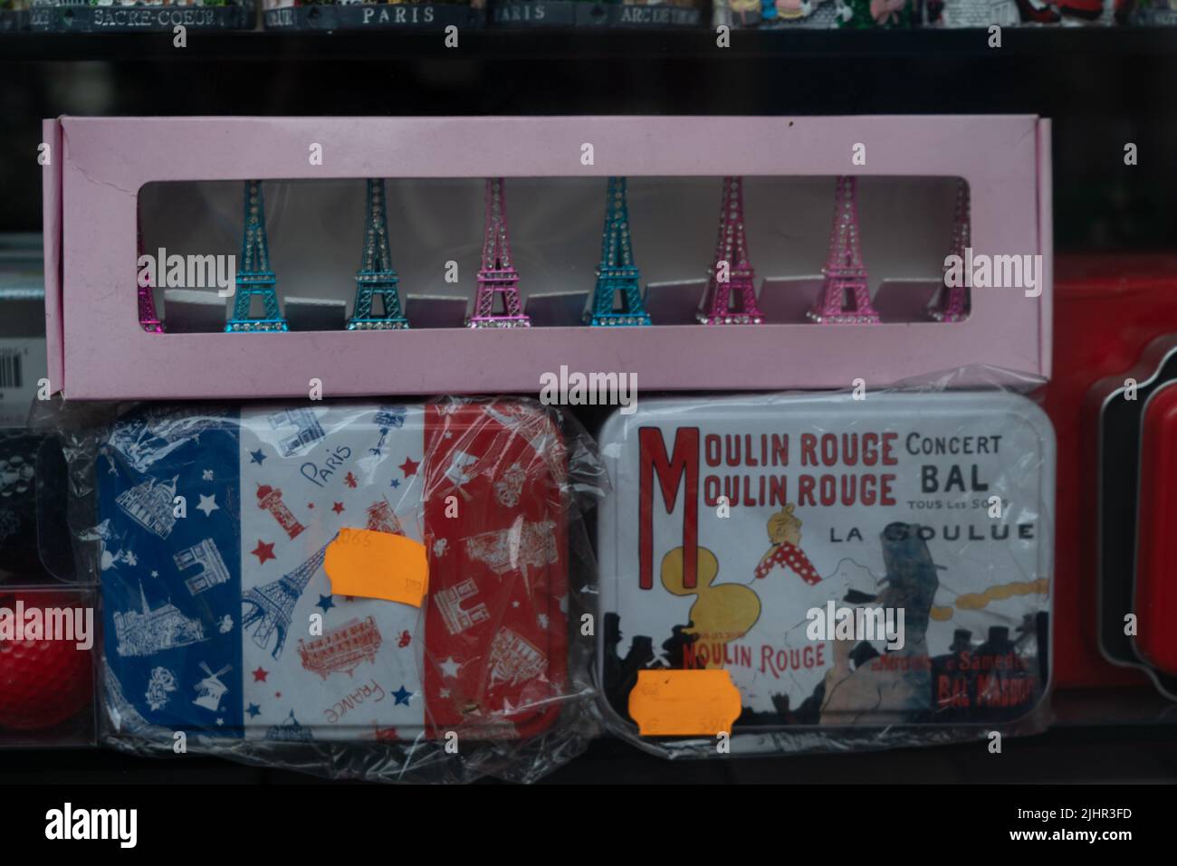 Francia, regione Ile de France, Parigi, 4th circondario, rue du Renard, negozio di souvenir di Parigi chiuso per prevenire la diffusione del coronavirus Covid19 Foto Stock