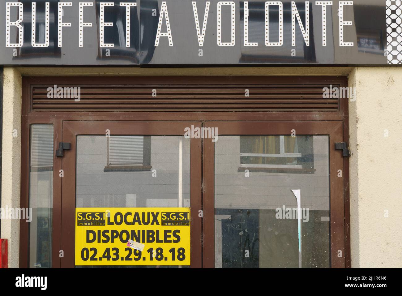 Francia, Pays de la Loire region, Sarthe, le Mans, centro città, negozio abbandonato, Foto Stock