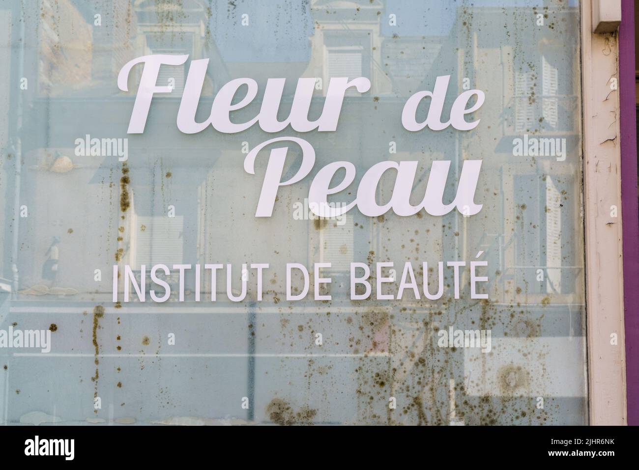 Francia, Pays de la Loire region, Sarthe, le Mans, centro città, negozio abbandonato, Foto Stock