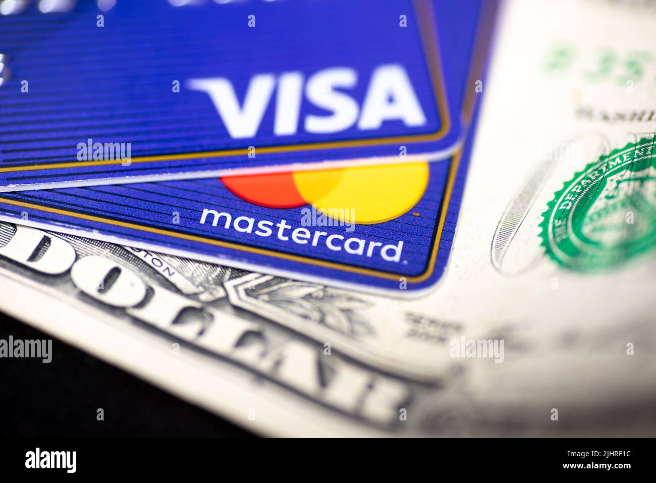 Carta Mastercard e Visa su un dollaro Foto Stock