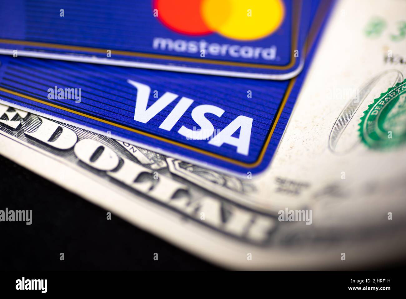 Carta Mastercard e Visa su un dollaro Foto Stock