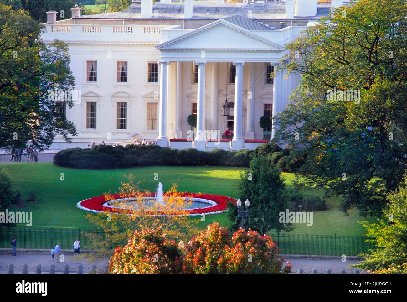 White House Washington DC, USA. Residenza governativa del Presidente degli Stati Uniti d'America. Vista sul portico nord ad angolo alto Foto Stock