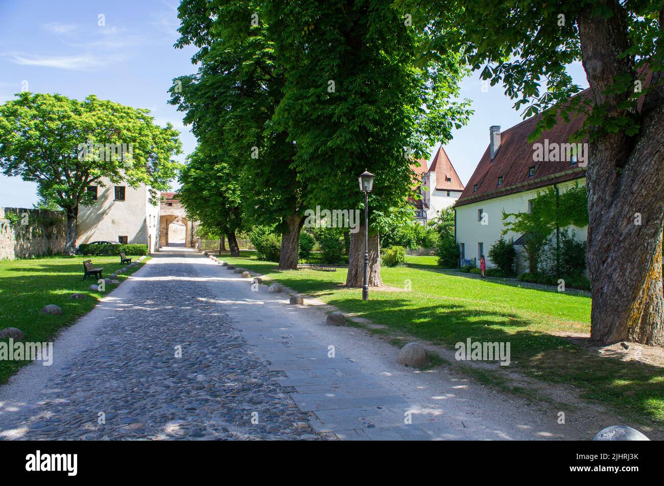 Il Castello di Burghausen a Burghausen, distretto di Altotting Land, alta Baviera, Germania, il 19 giugno, 2022. Il Castello di Burghausen è il castello più lungo co Foto Stock