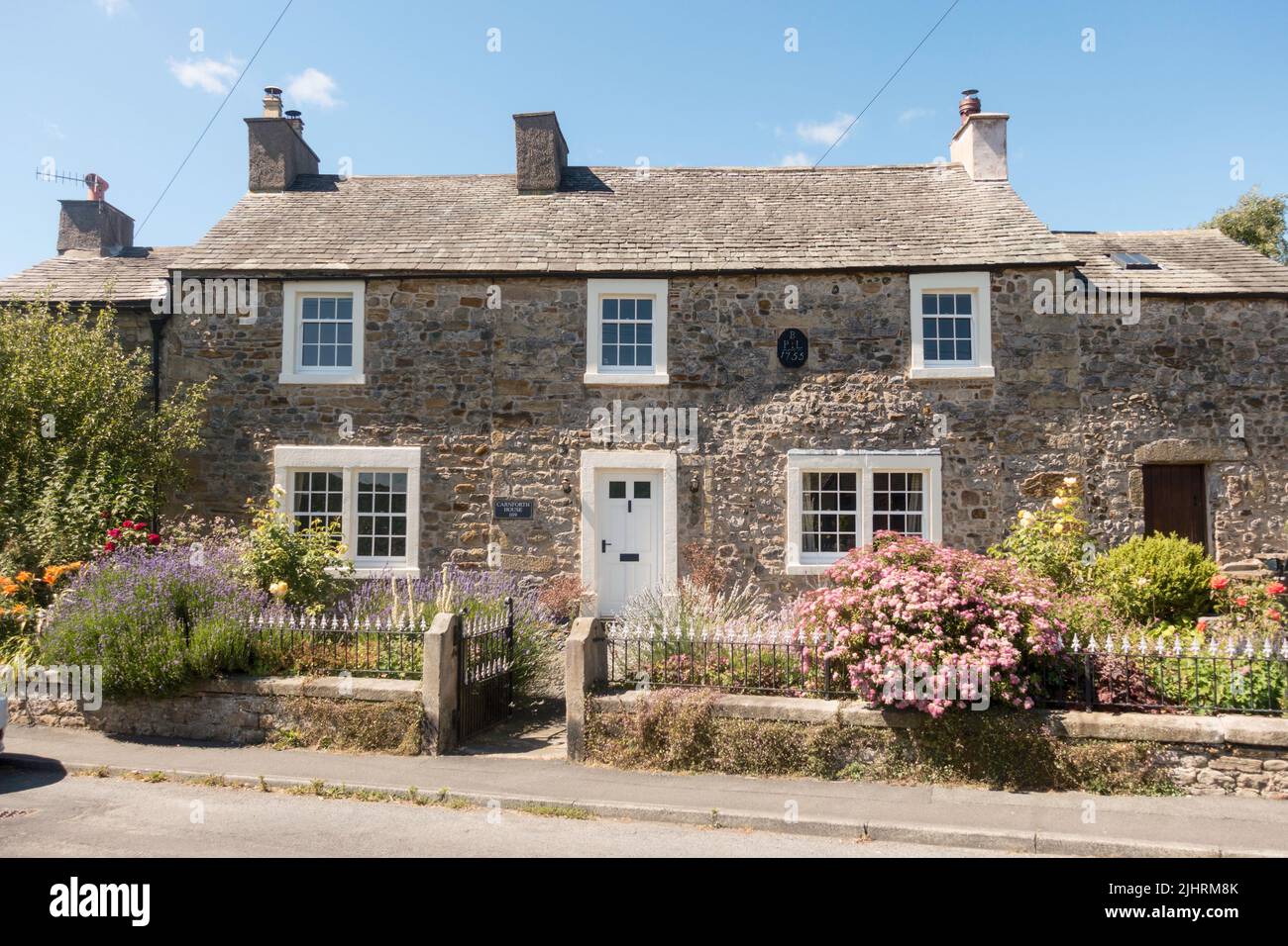 Il 18th secolo elencato pietra costruito Carnforth House su North Road, Carnforth, Lancashire, Inghilterra Foto Stock