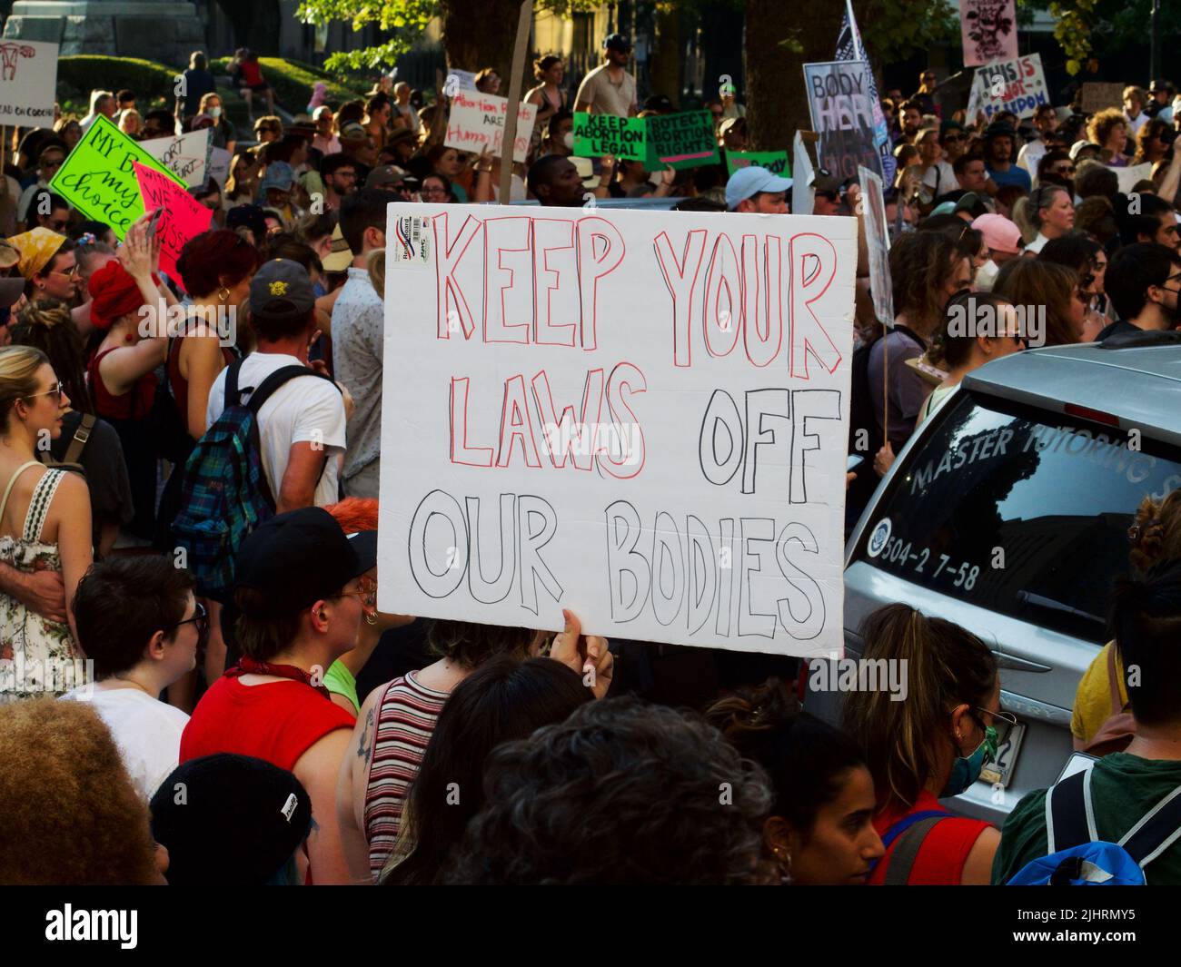 I manifestanti al di fuori della Corte d'appello del quinto circuito di New Orleans con un segno 'tenere le vostre leggi fuori del nostro corpo' Foto Stock