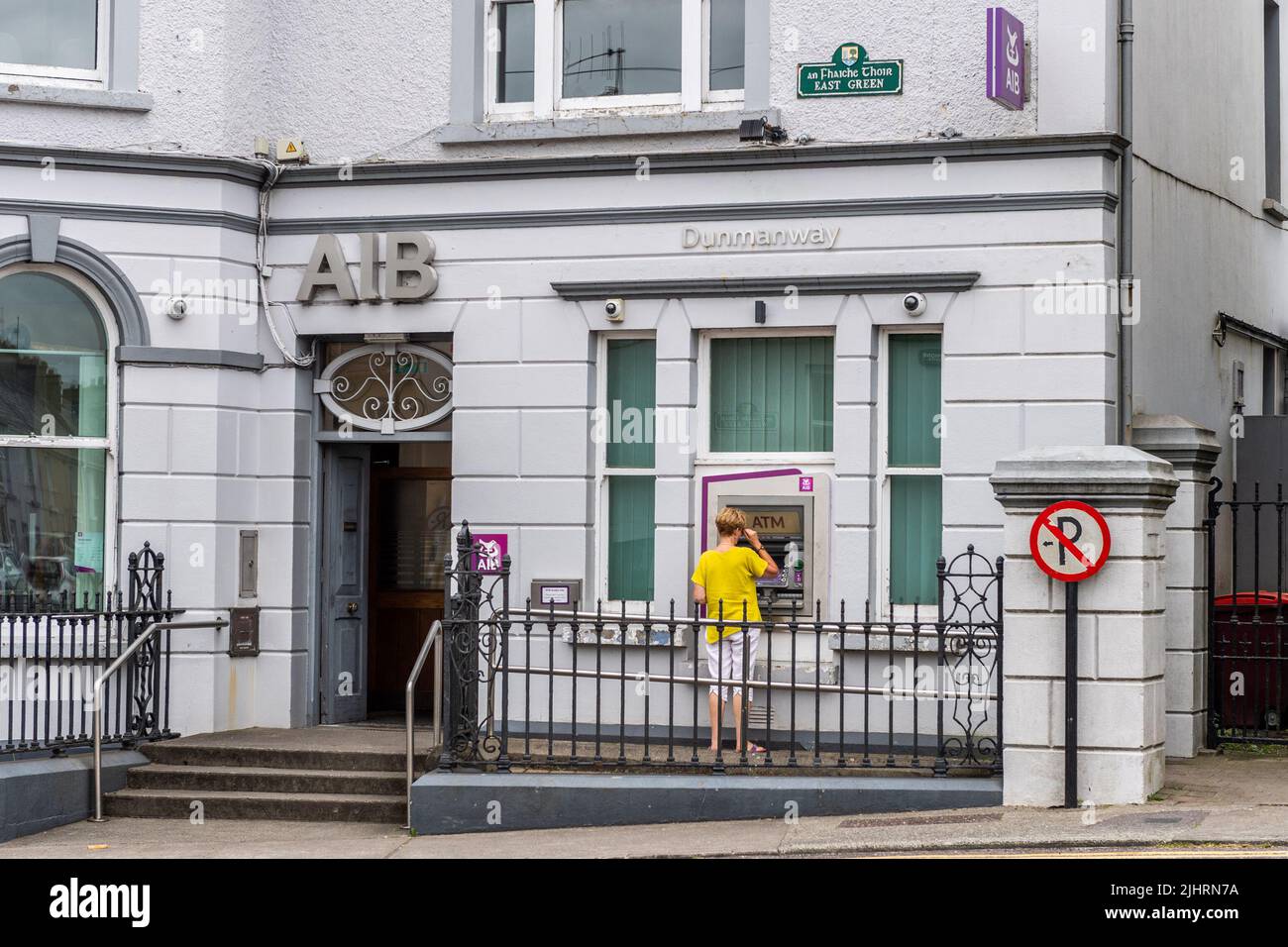 Dunmanway, West Cork, Irlanda. 20th luglio 2022. AIB ha affermato che il digital banking è il motivo per cui sta andando senza contanti in 70 filiali in tutto il paese. Uno di questi rami, Dunmanway, sta cambiando il 21st ottobre, con Clonakilty ramo l'alternativa più vicina, a circa 21 km di distanza. Credit: AG News/Alamy Live News Foto Stock