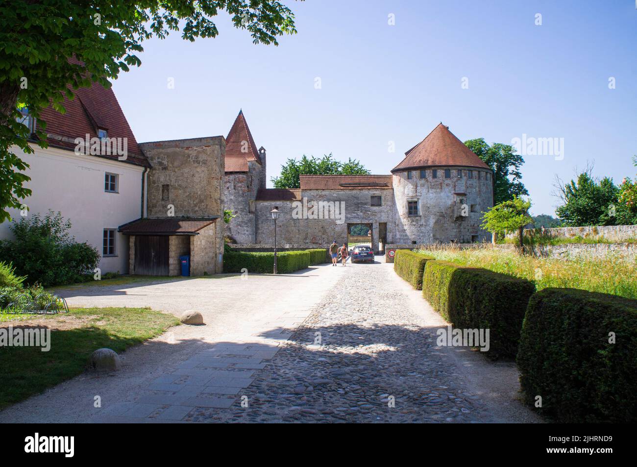 Il Castello di Burghausen a Burghausen, distretto di Altotting Land, alta Baviera, Germania, il 19 giugno, 2022. Il Castello di Burghausen è il castello più lungo co Foto Stock