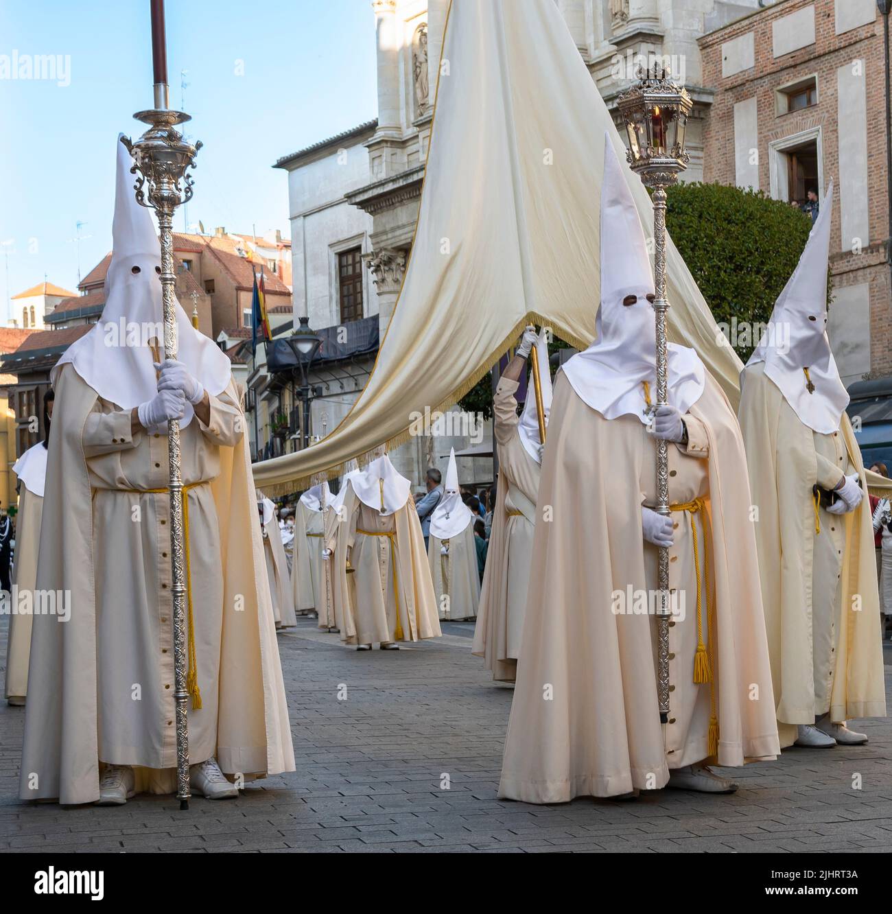 Settimana Santa Valladolid 2022, Confraternita penitenziale della Santa cena in processione il Venerdì Santo Foto Stock