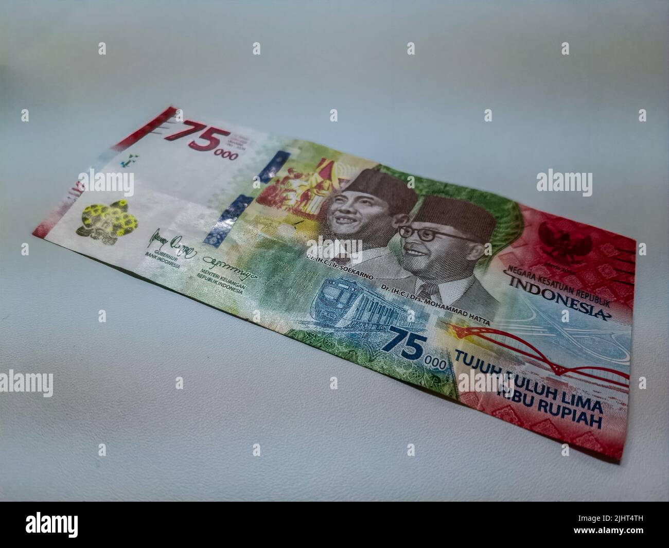 La valuta nominale della rupia è settantacinquemila rupia. Foto Stock