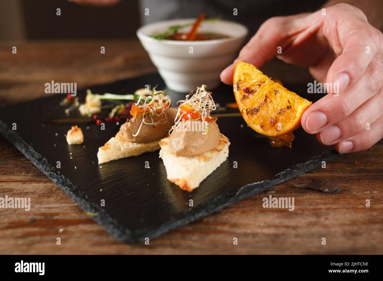 Arte culinaria di servire antipasti Foto Stock