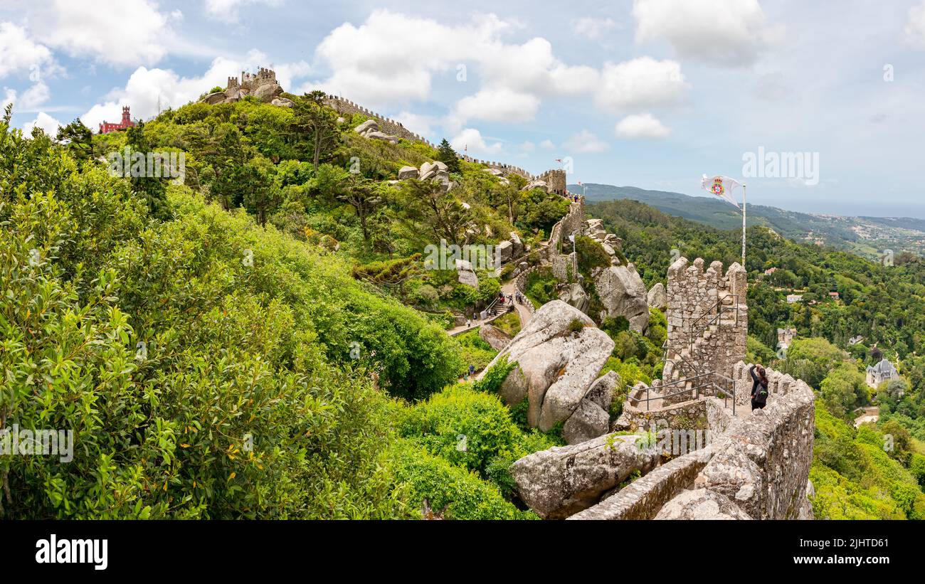 Le rovine storiche della Fortezza del Castello di Castelo dos Mouros, Sintra Patrimonio Mondiale del Paesaggio Culturale, Portogallo Foto Stock