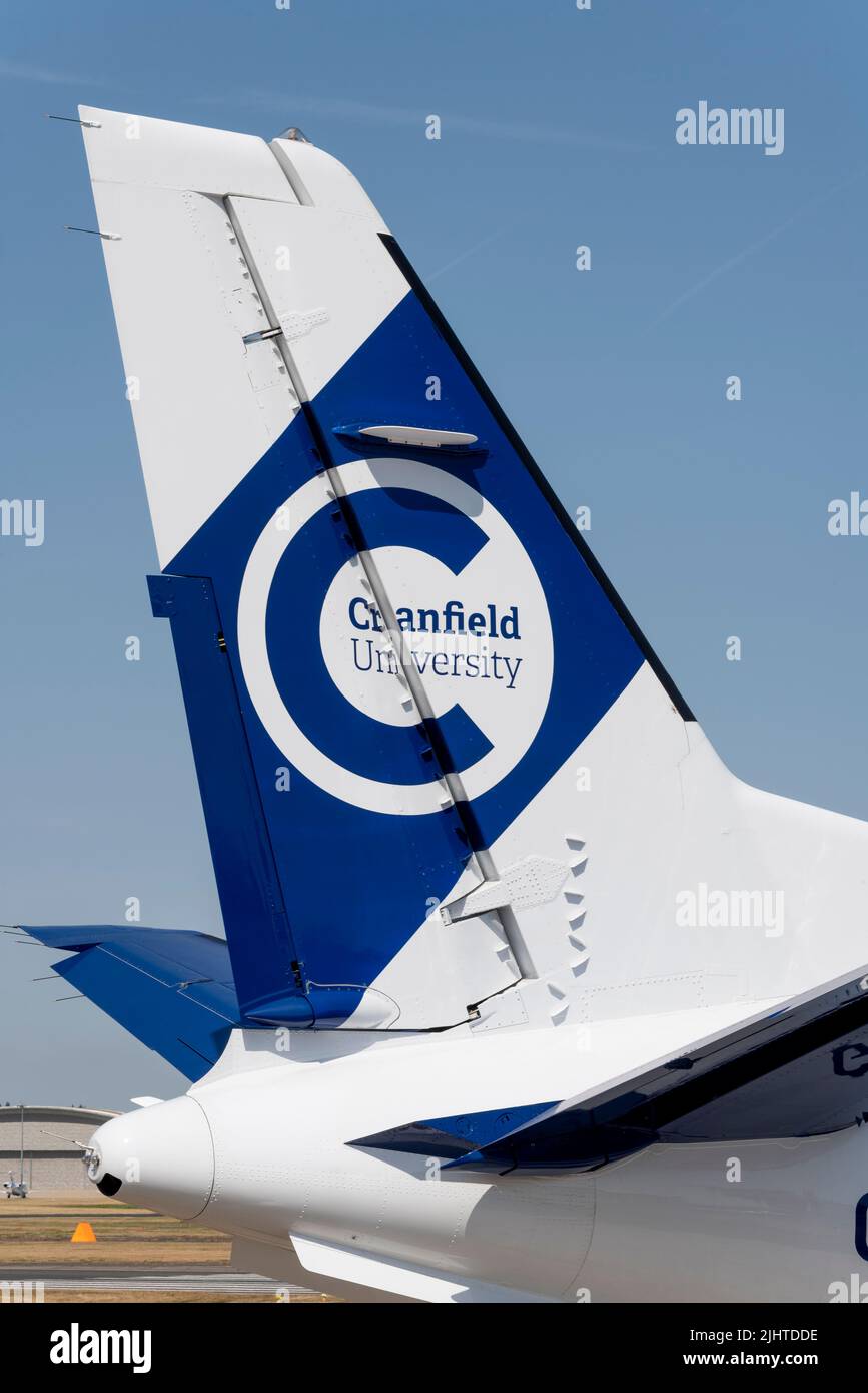 Marchio Cranfield University al Farnborough International Airshow 2022, sulla coda di un Saab 340 Foto Stock