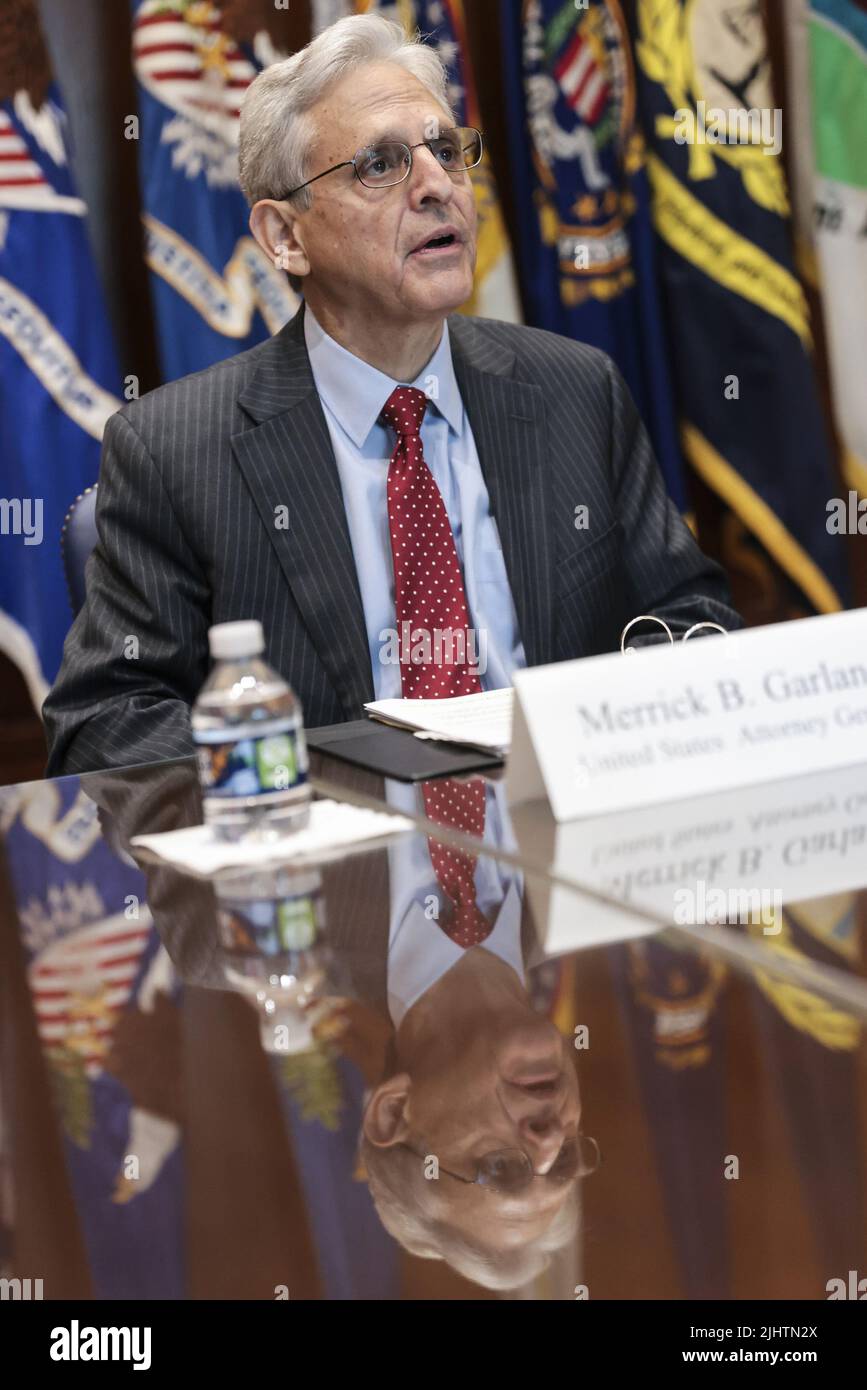 Washington, Stati Uniti. 20th luglio 2022. Il procuratore generale degli Stati Uniti Merrick Garland parla a seguito di un briefing del direttore dell'ATF Steven M. Dettelbach, non illustrato, sui progressi del primo anniversario del lancio delle forze regionali del traffico di armi da fuoco del dipartimento per affrontare la criminalità violenta, presso il Dipartimento di giustizia di Washington, DC, mercoledì, Luglio 20, 2022. Pool Photo by Oliver Contreras/UPI Credit: UPI/Alamy Live News Foto Stock