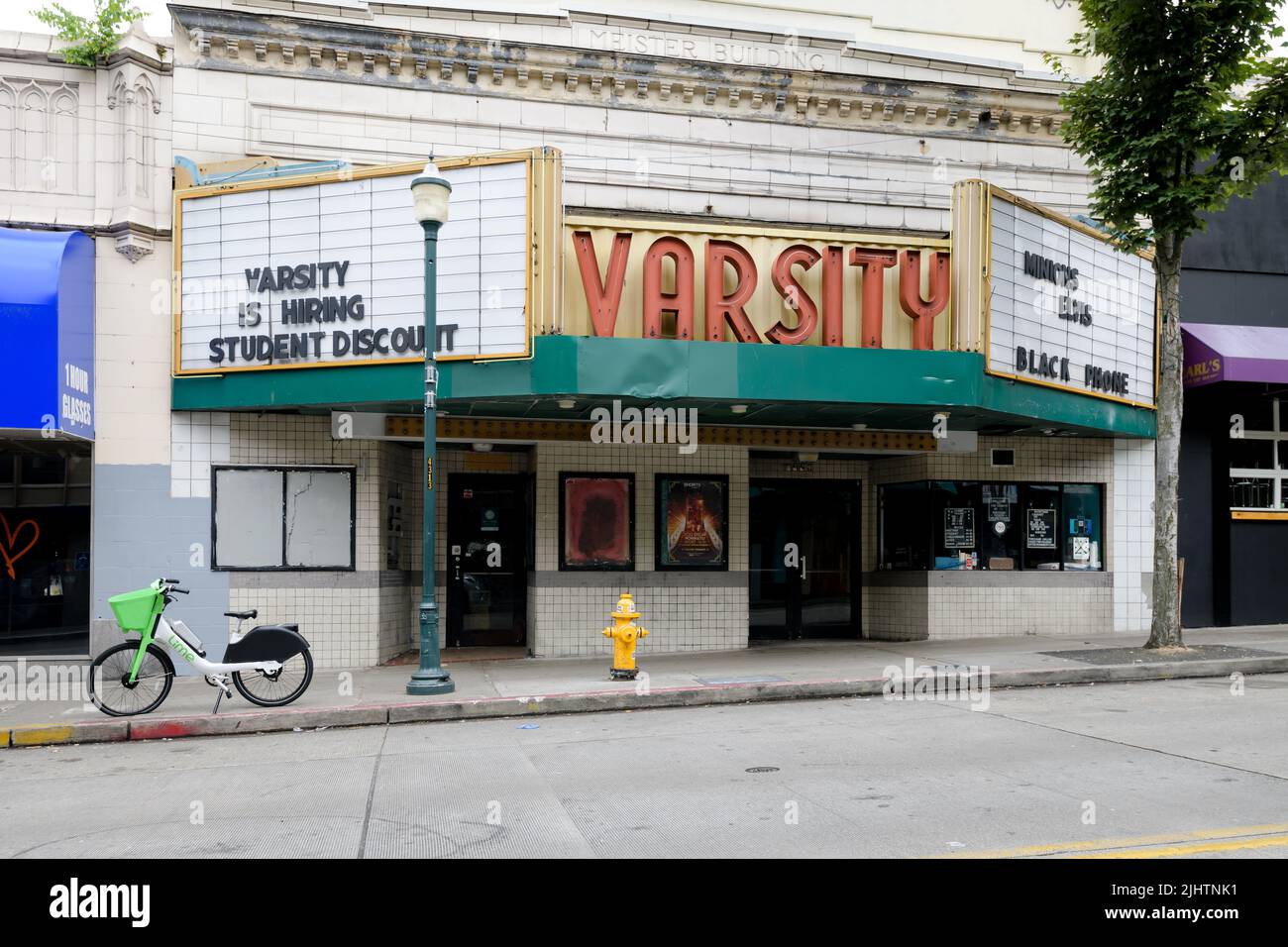 Seattle - 17 luglio 2022; spettacolo teatrale di Varsity nel distretto di Univestiry a Seattle Foto Stock