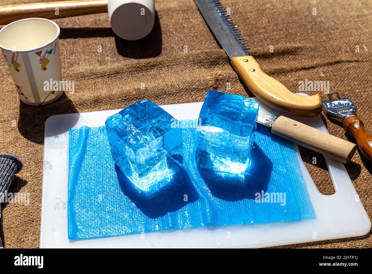 Lezione di carving sul ghiaccio all'evento cocktail in the City a Bedford Square, Londra, Regno Unito Foto Stock