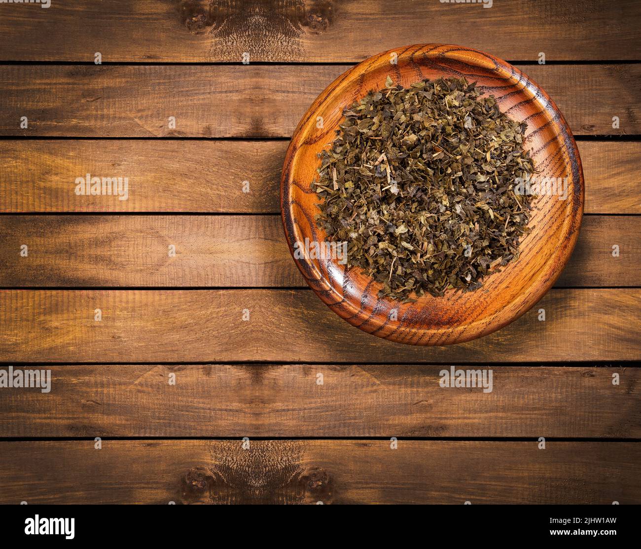 Foglie di tè verde biologiche ed essiccate - Camellia sinensis Foto Stock