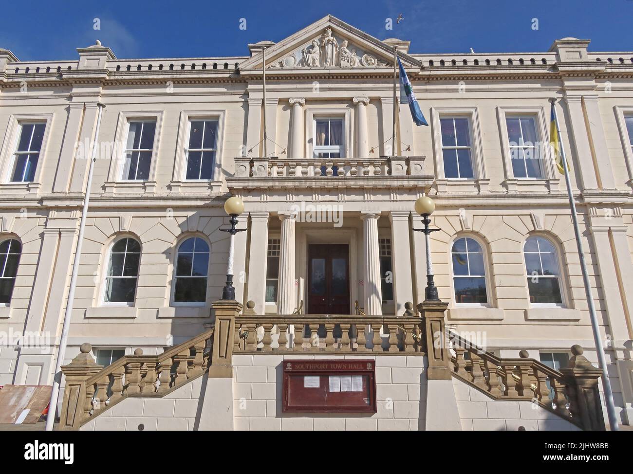 Southport Town Hall, costruito 1852–53 in stile palladiano, lato est di Lord Street, Southport, Sefton, Merseyside, Inghilterra, REGNO UNITO, Foto Stock