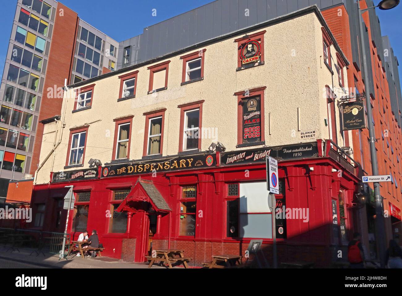 The Dispensary Victorian Cains pub, 87 Renshaw St, Liverpool, Merseyside, Inghilterra, REGNO UNITO, L1 2SP Foto Stock