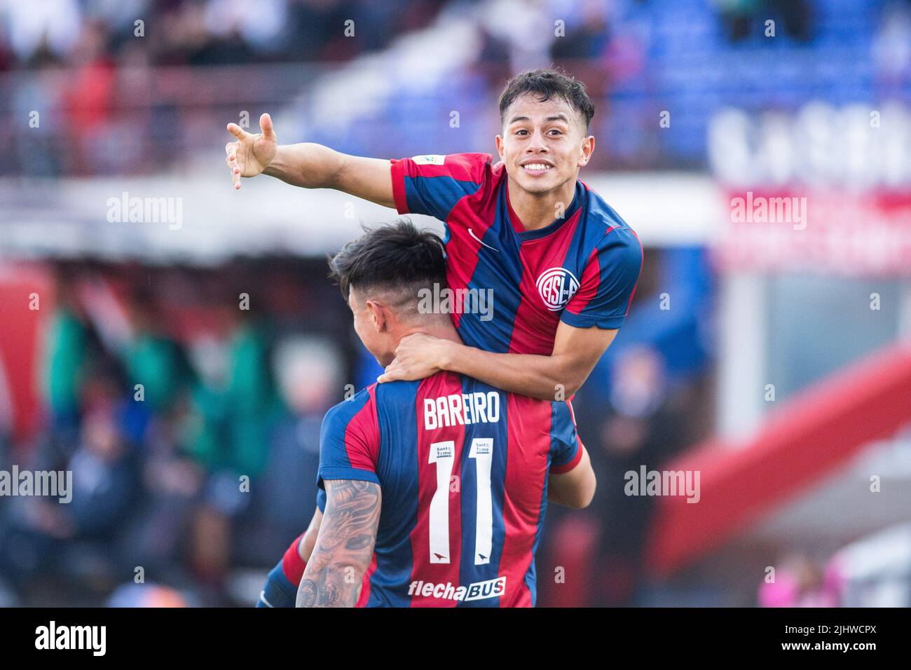 Buenos Aires, Argentina. 20th luglio 2022. Cristian Nahuel Barrios (R) di San Lorenzo festeggia un gol durante la partita tra San Lorenzo e Union Santa Fe come parte della Liga Professional 2022 al Pedro Bidegain Stadium.(Punteggio finale; San Lorenzo 2:2 Union Santa Fe) Credit: SOPA Images Limited/Alamy Live News Foto Stock