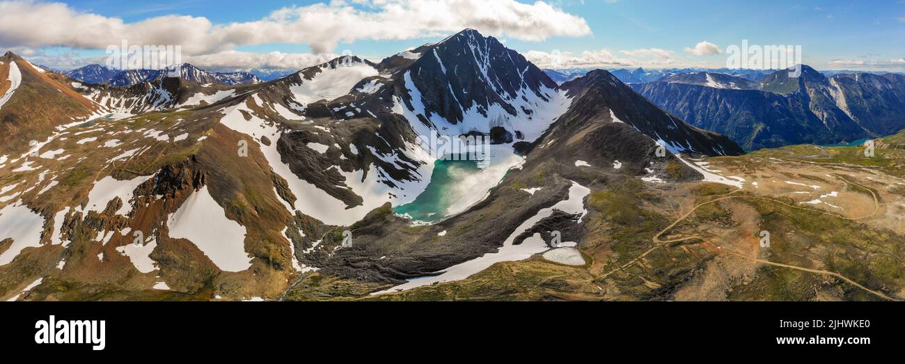 Paesaggio estivo in vista aerea nel territorio di Yukon, Canada a Paddy Peak. Foto Stock