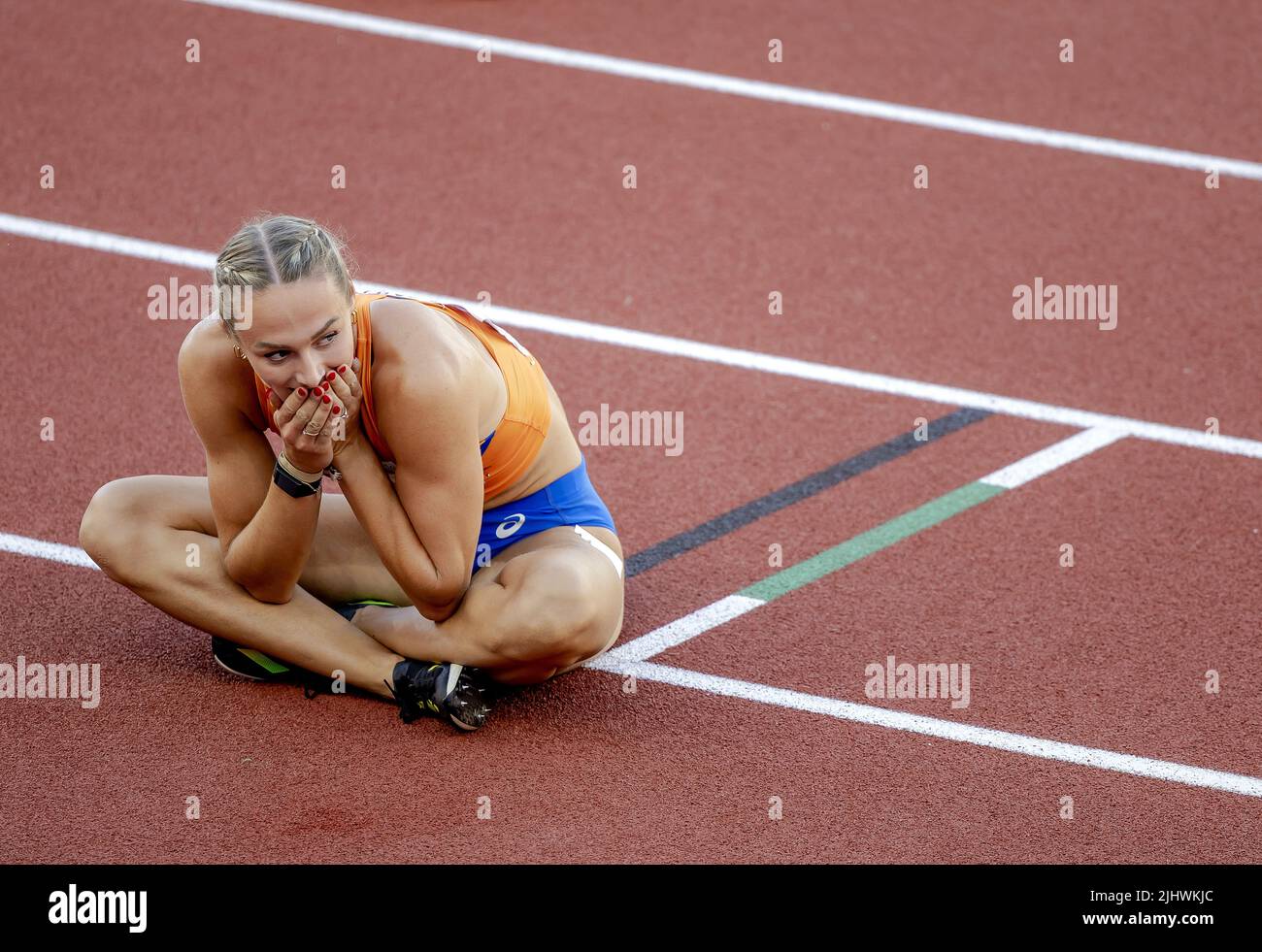 2022-07-21 03:55:25 EUGENE - Lieke Klaver in azione durante la semifinale dei 400 metri nella sesta giornata dei Campionati mondiali di atletica allo stadio Hayward Field. ANP ROBIN VAN LONKHUIJSEN olanda OUT - belgio OUT Foto Stock