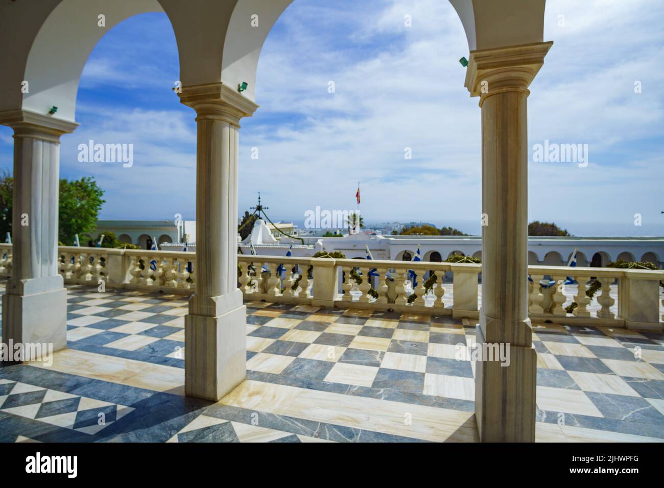 Vista esterna della chiesa della cattedrale di Panagia Megalochari (Vergine Maria) nell'isola di Tinos. È il santo patrono di Tinos e il santo protettore della Grecia Foto Stock