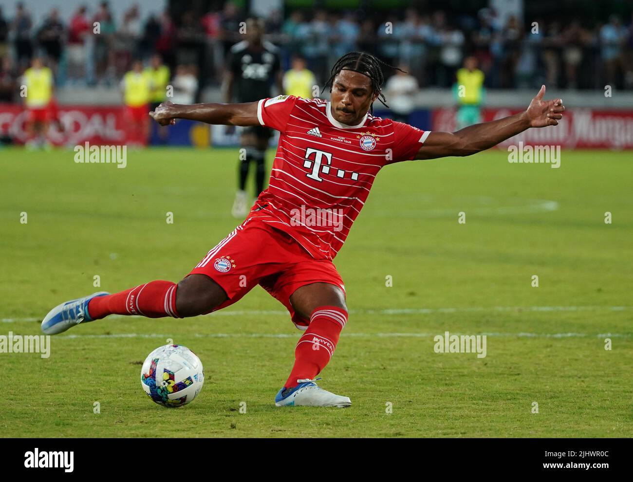 WASHINGTON, DC, USA - 20 LUGLIO 2022: Il Bayern Munich Forward Serge Gnabry (7) si chiude per un colpo durante una partita internazionale amichevole tra D.C United e Bayern Munich, il 20 luglio 2022, presso Audi Field, a Washington, CC. (Foto di Tony Quinn-Alamy Live News) Foto Stock