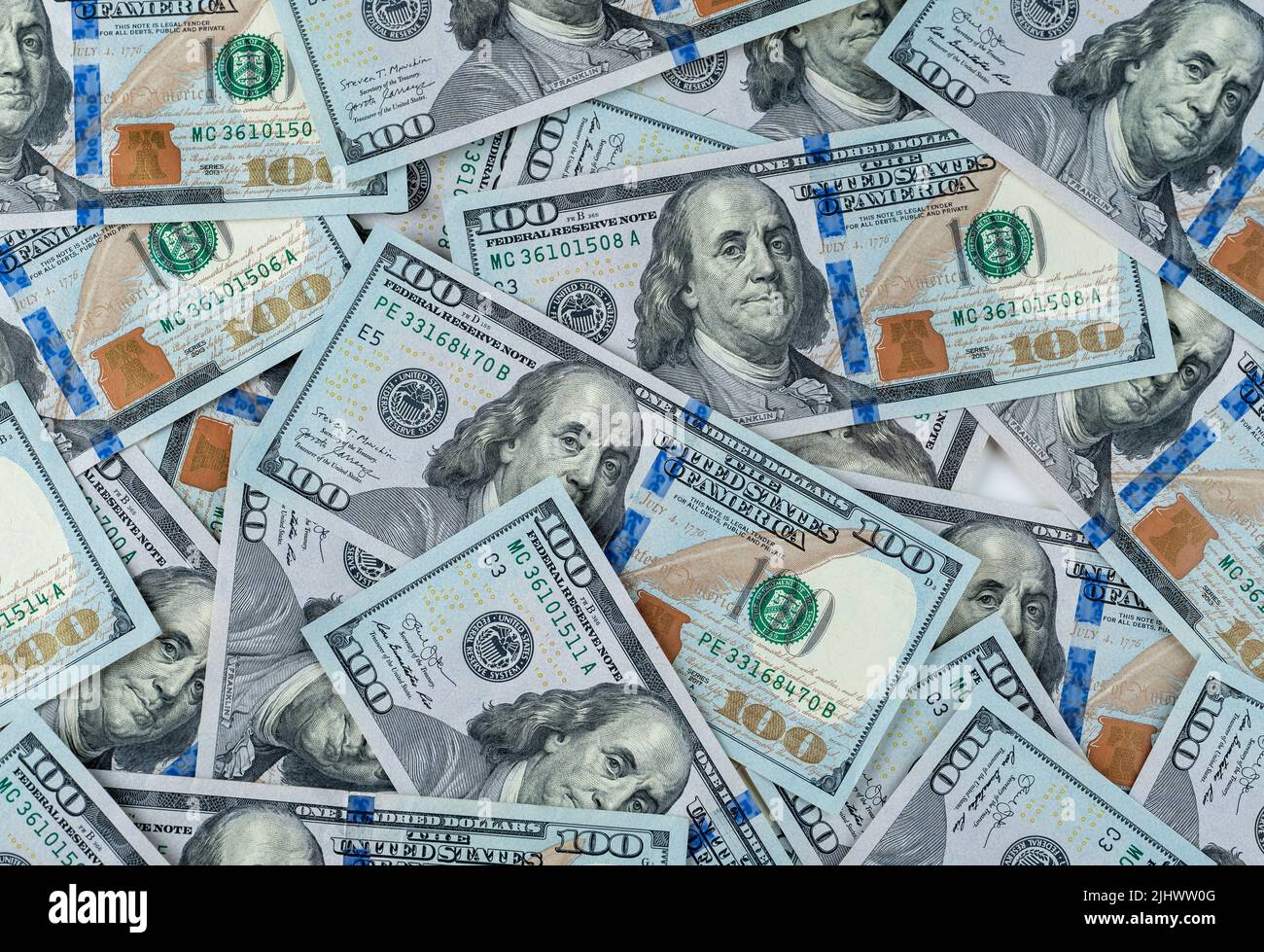 Cumulo di cento banconote statunitensi. Contanti delle fatture di cento dollari, immagine di sfondo del dollaro. 100 sfondo fatture Foto Stock